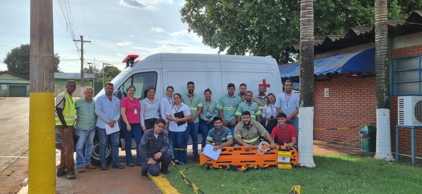 Colaboradores realizam treinamento de noções básicas de primeiros socorros