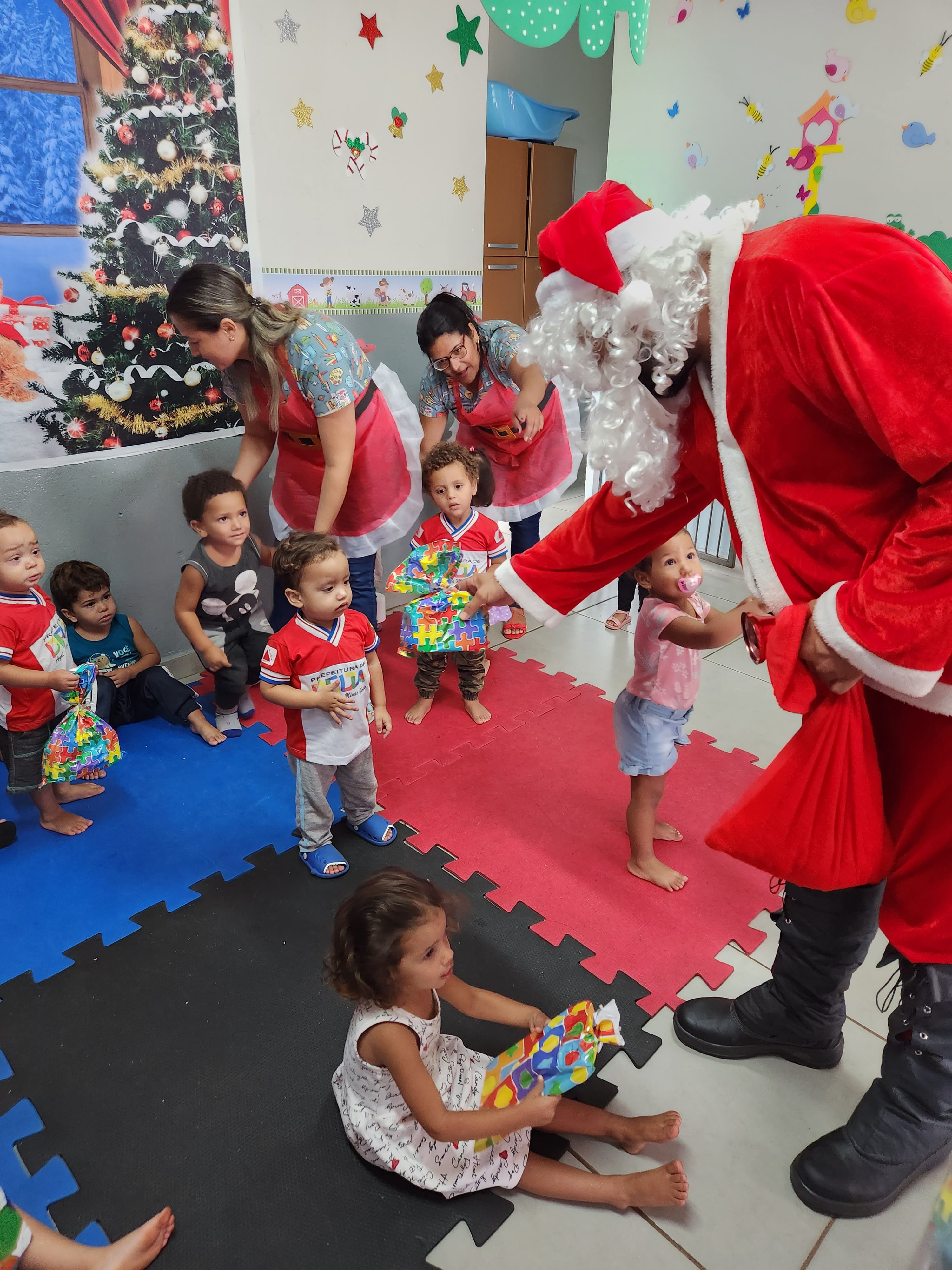 Crianças recebem presentes Projeto "Você Noel", da Delta Sucroenergia