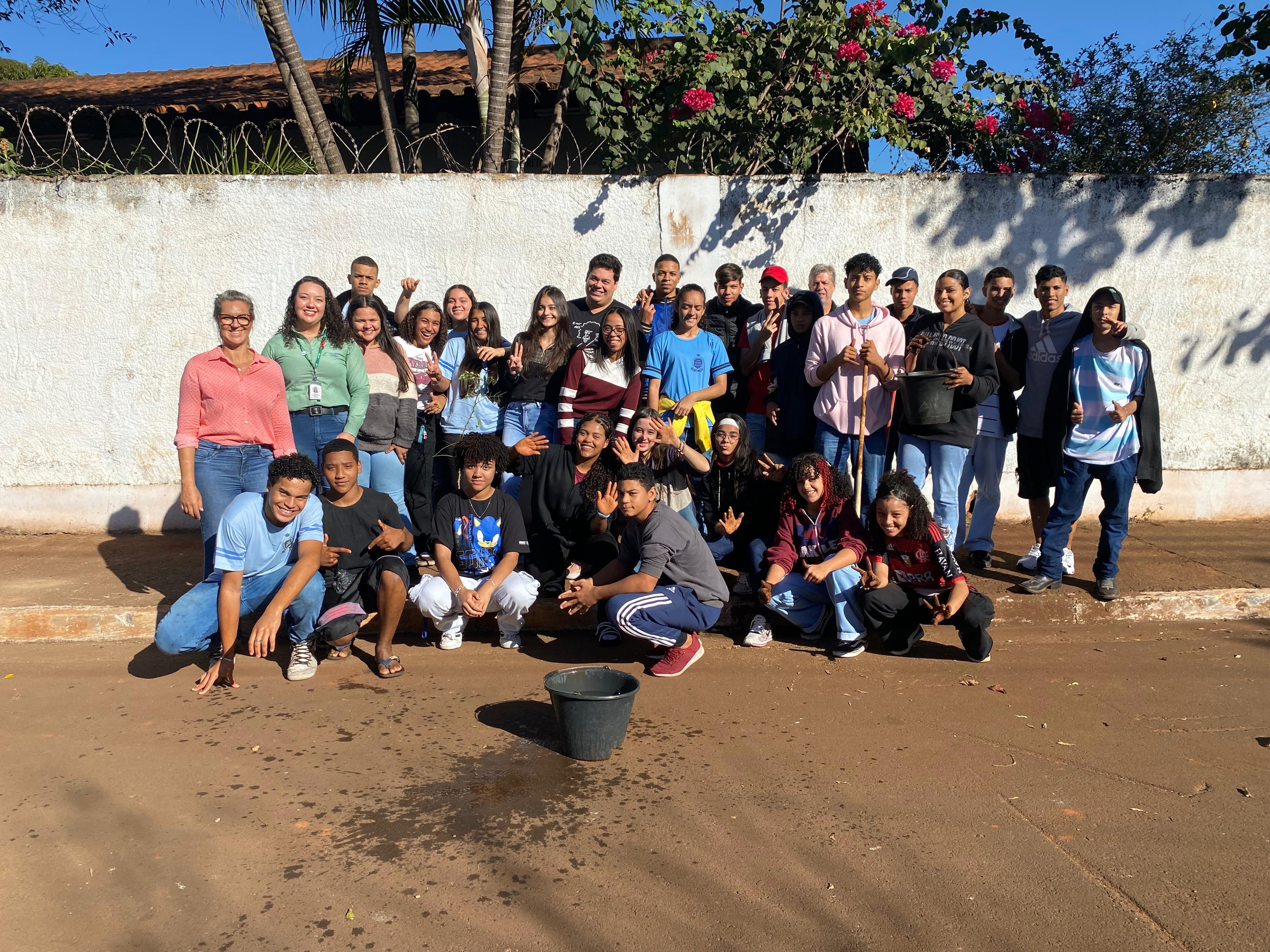 Delta Sucroenergia apoia plantio de mudas na Escola Estadual de Delta/MG