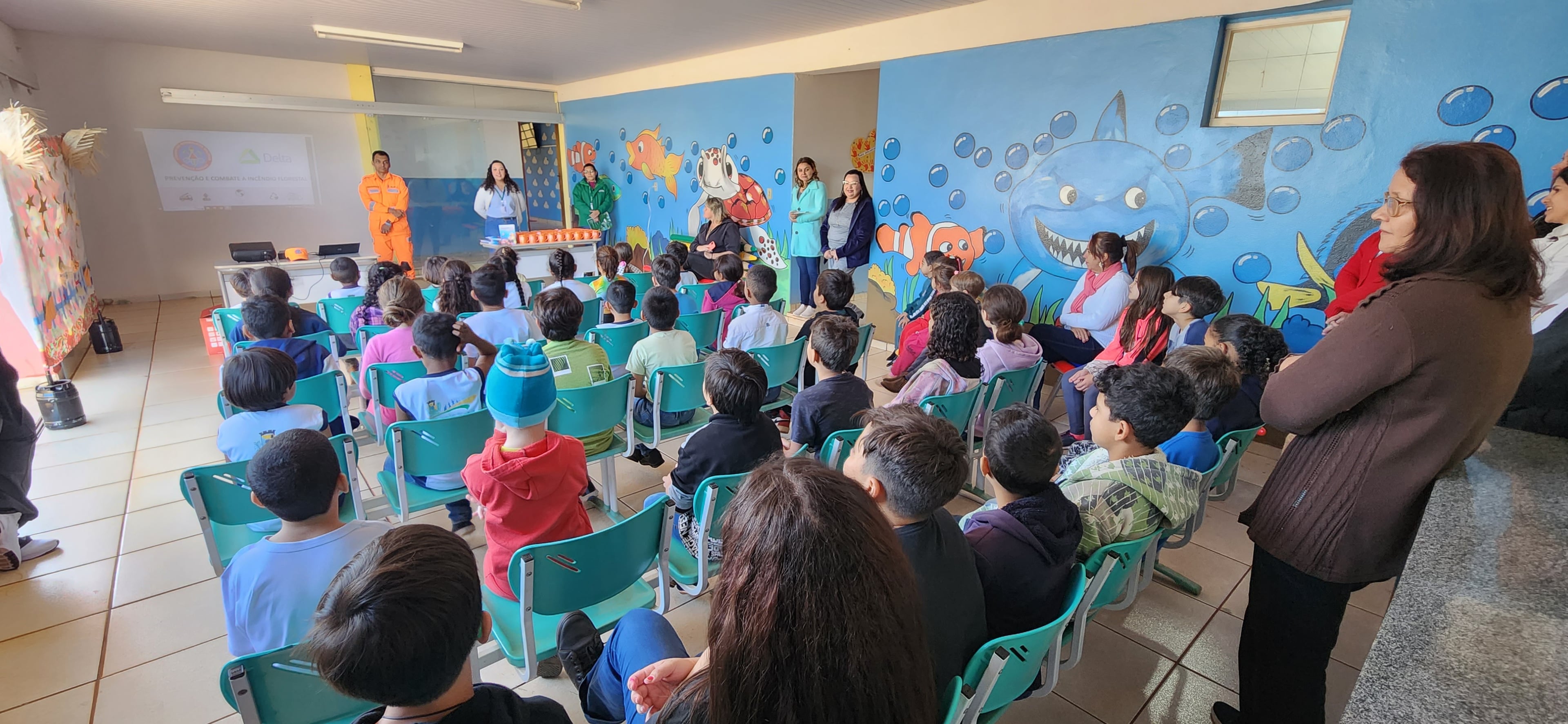 Escola de Jubaí recebe Projeto de Conscientização e Prevenção de Incêndios da Delta com o Corpo de Bombeiros