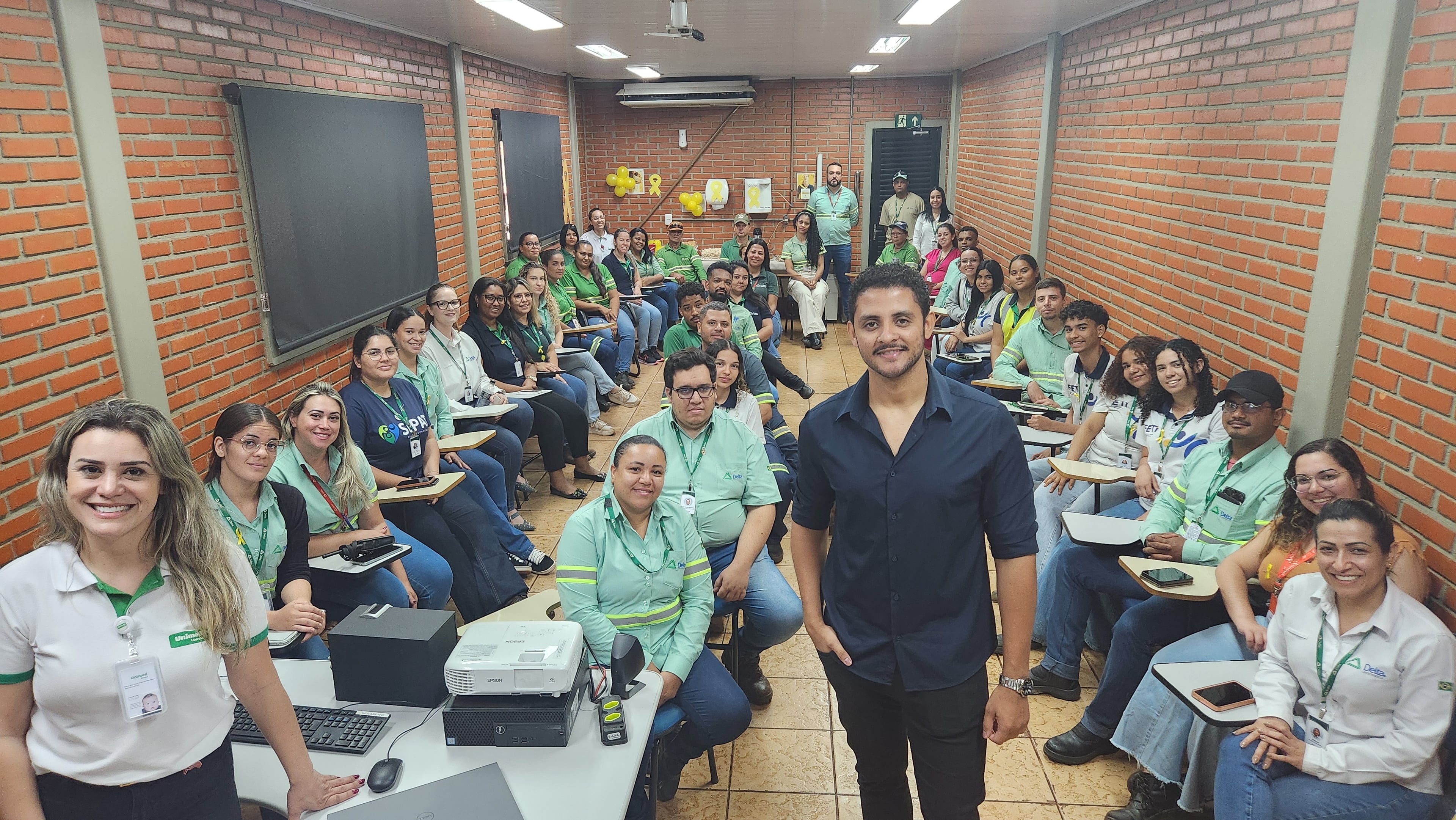 Colaboradores participam de encontros sobre saúde mental